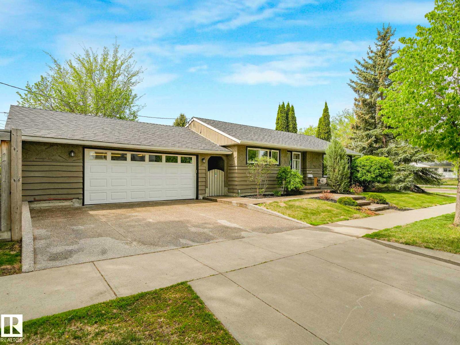 8311 96 AV NW NW exterior