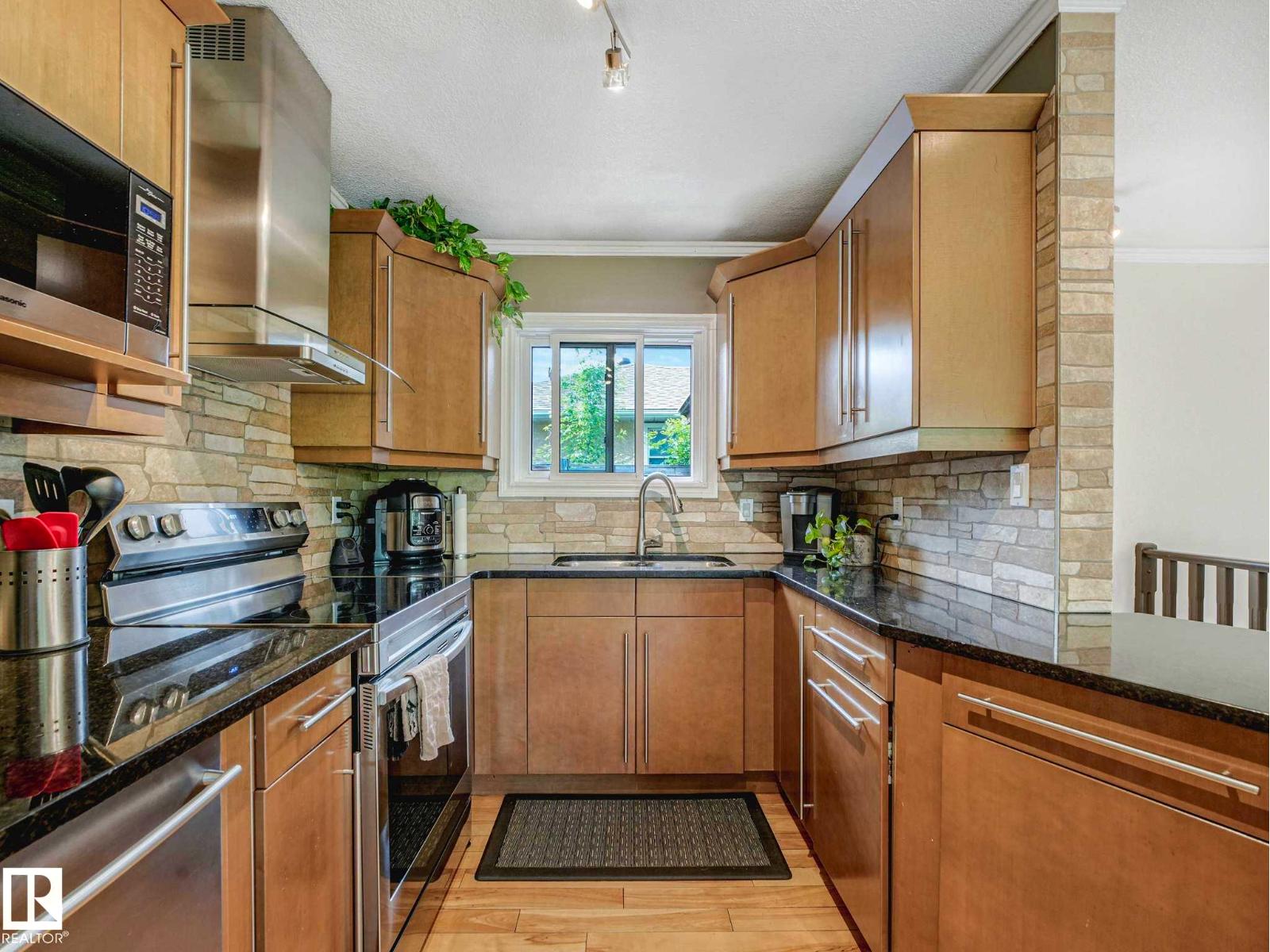 8311 96 AV NW NW - 17