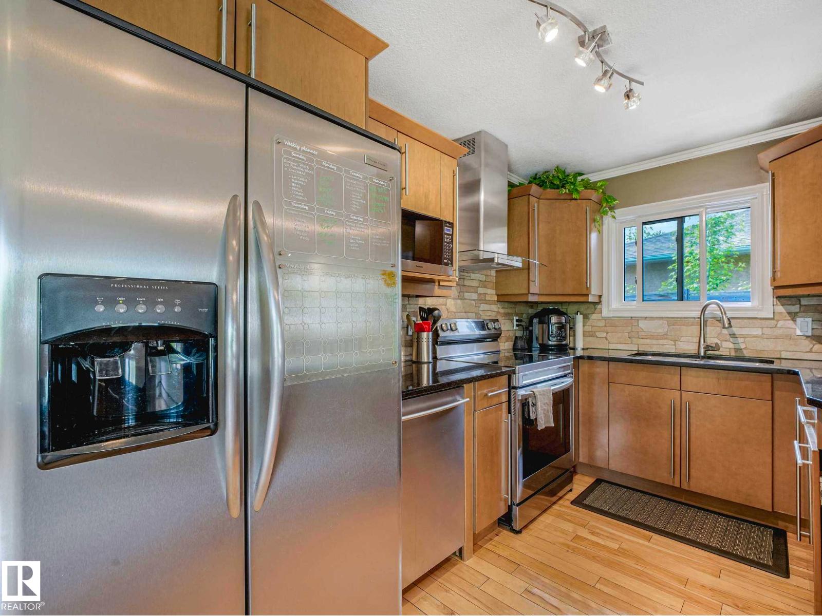 8311 96 AV NW NW - 16