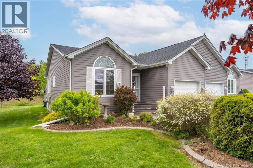 8 Mapledawn Court - 1