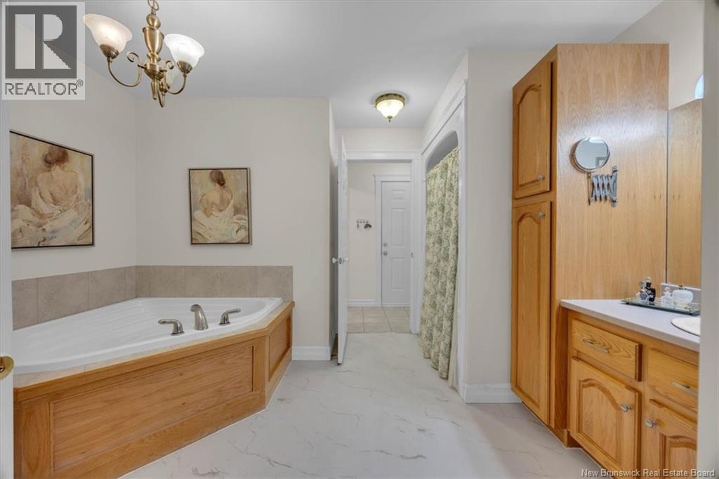 8 Mapledawn Court - 14