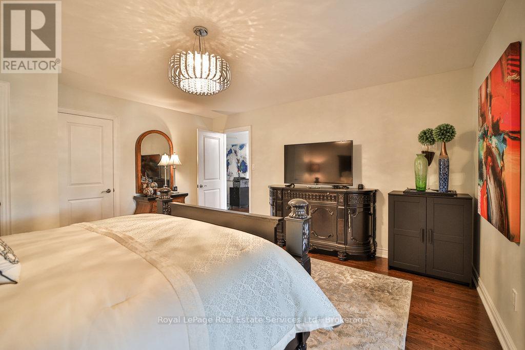 13 SANDY COAST CRESCENT - 42