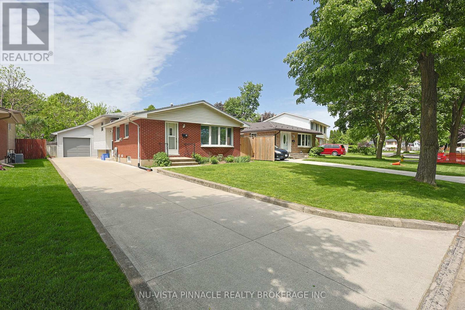 84 KINTAIL CRESCENT - 1