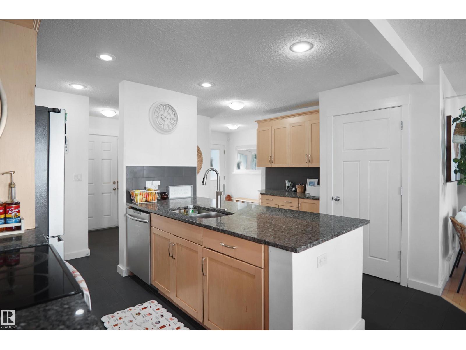 16804 53 ST NW - 16