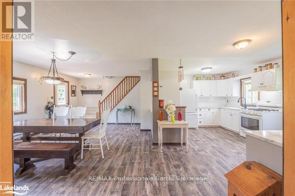 1026 DEWEY STREET - 14