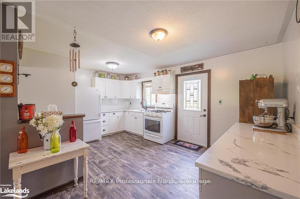 1026 DEWEY STREET - 16