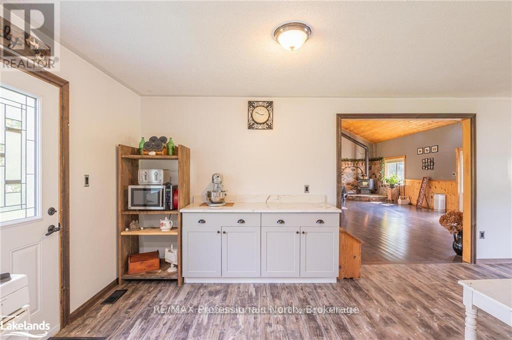 1026 DEWEY STREET - 18