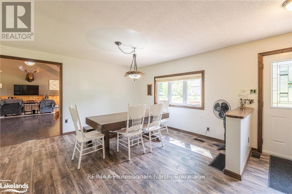 1026 DEWEY STREET - 20