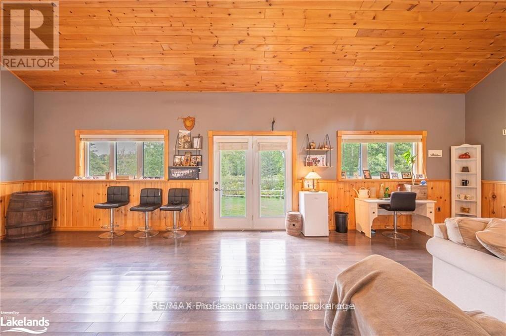 1026 DEWEY STREET - 23