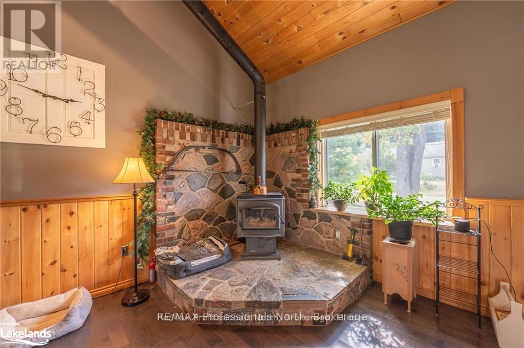 1026 DEWEY STREET - 25