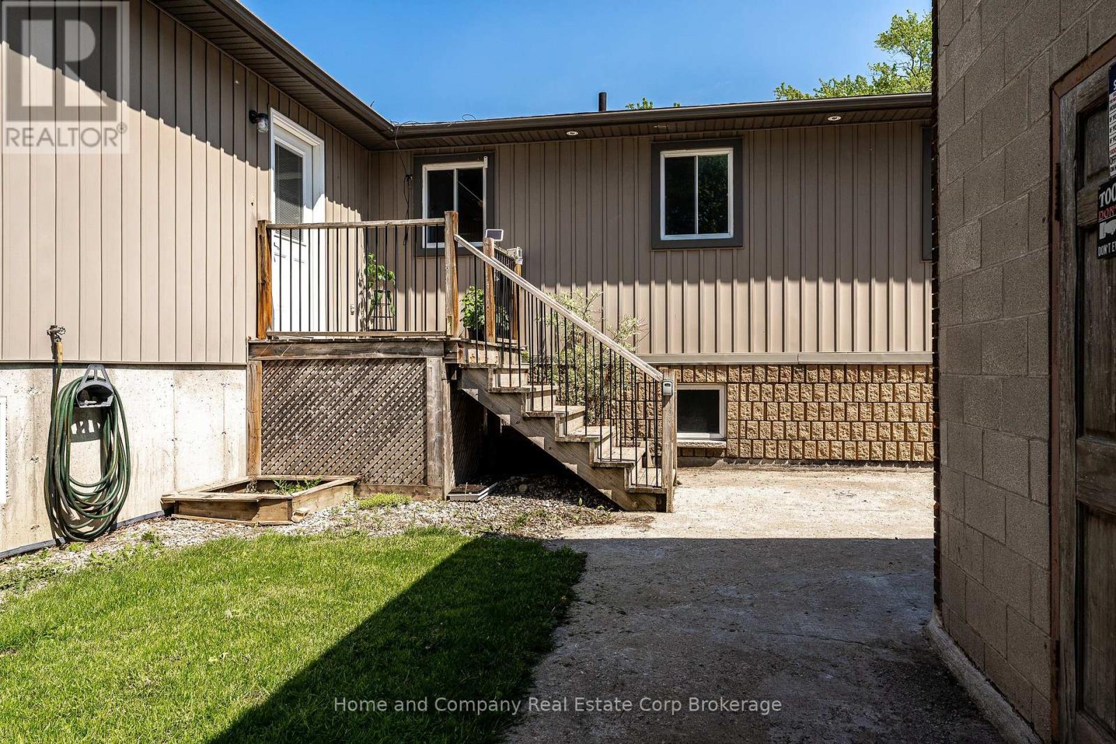 50 DUFFERIN STREET - 44