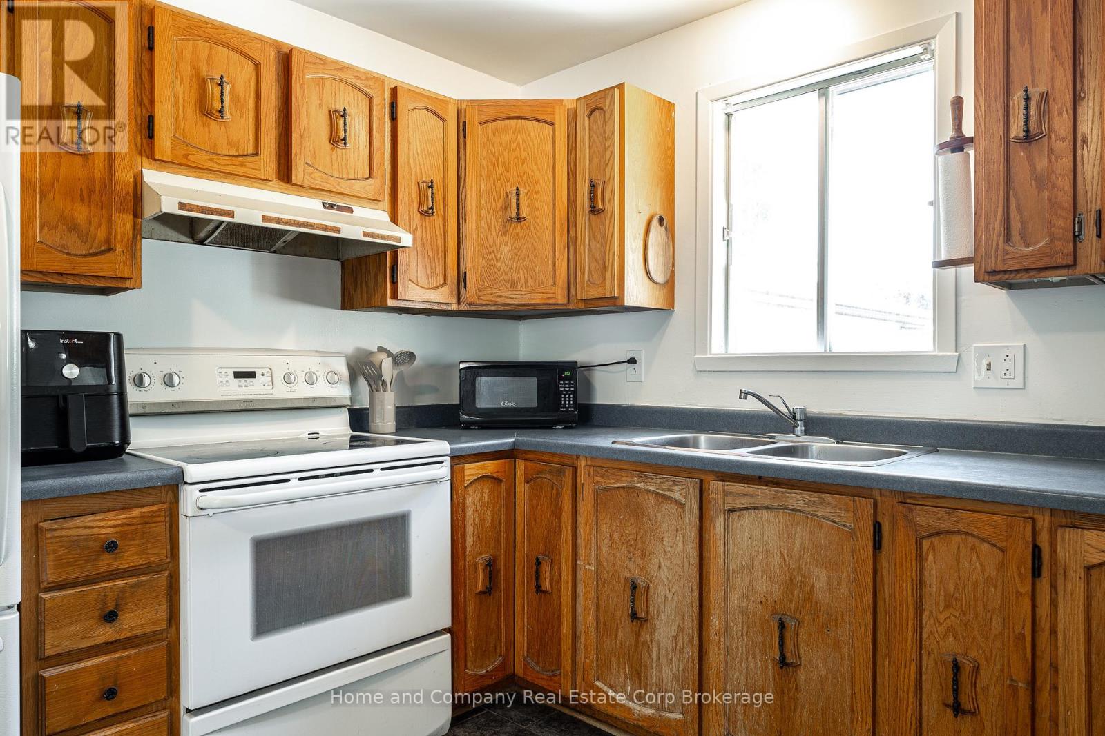 50 DUFFERIN STREET - 8