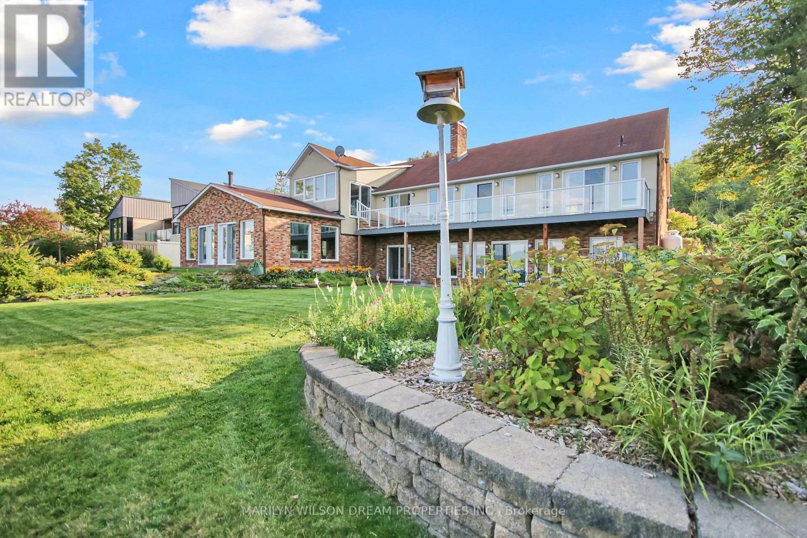 2998 BARLOW CRESCENT - 1