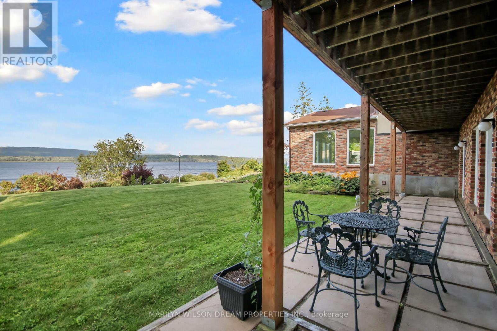 2998 BARLOW CRESCENT - 46