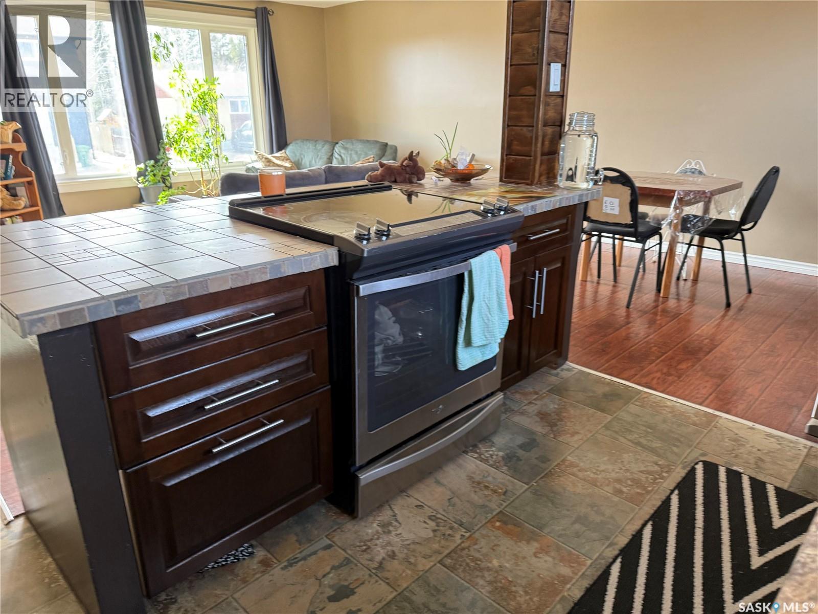 503 Cook CRESCENT - photo 5