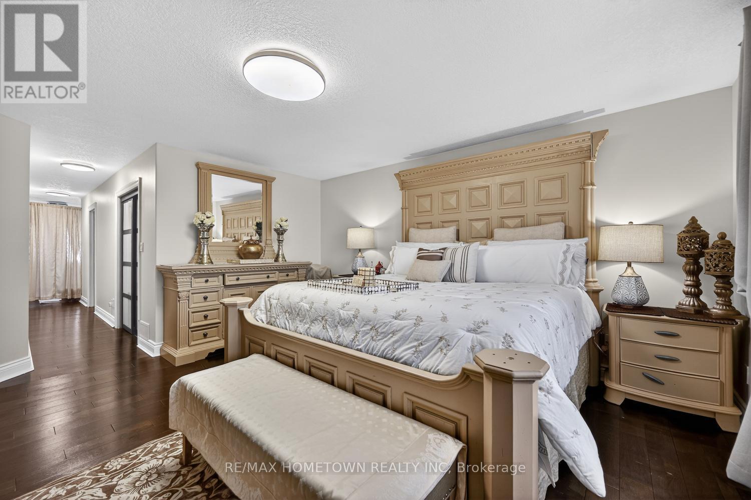 1020 CRESTWOOD DRIVE - 23