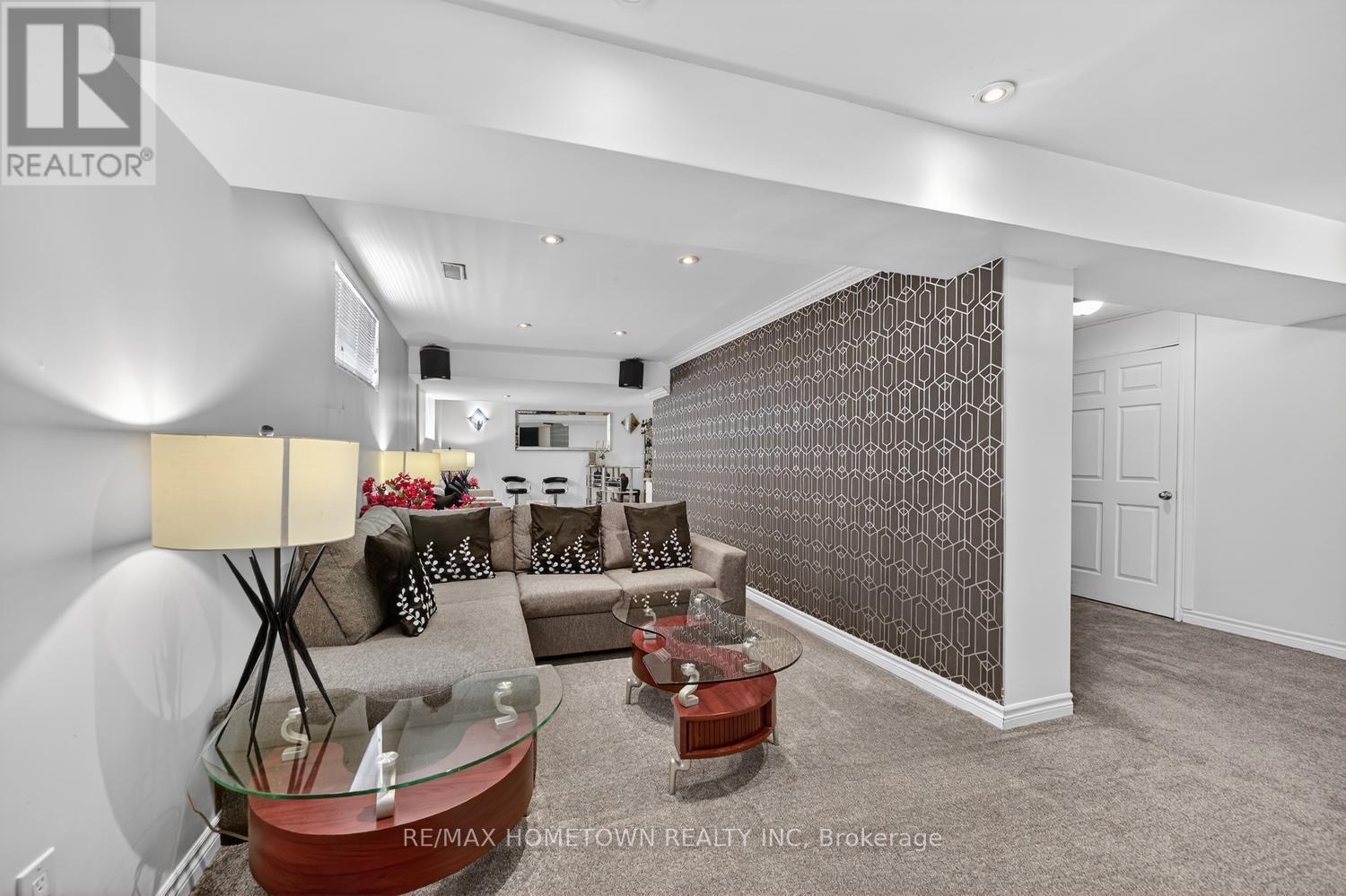 1020 CRESTWOOD DRIVE - 36
