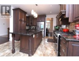 708 Winston Road, Grimsby, ON L3M4E8 Photo 15