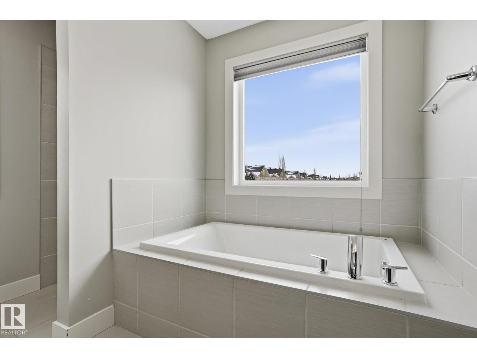 1915 77 ST SW - 26