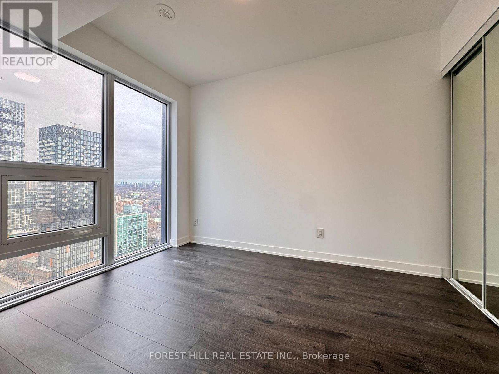 2802 - 100 QUEEN STREET E