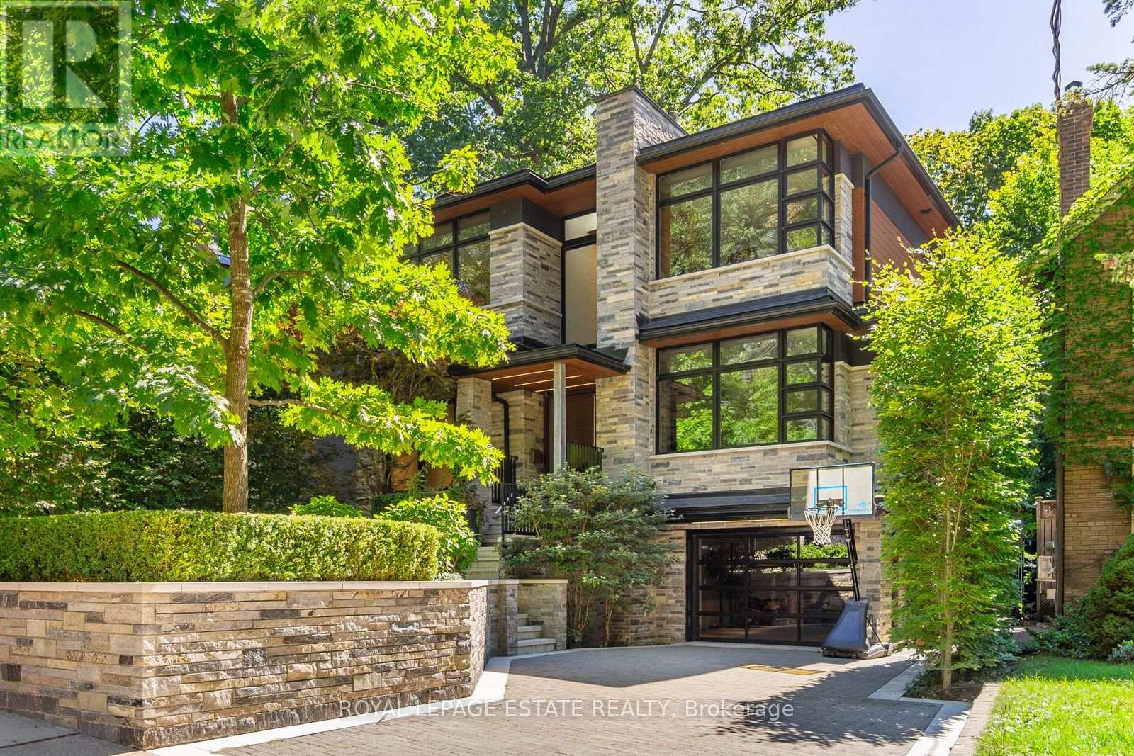 Listing photo of 11 PINE CRESCENT