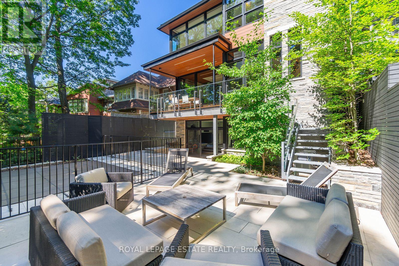 11 PINE CRESCENT