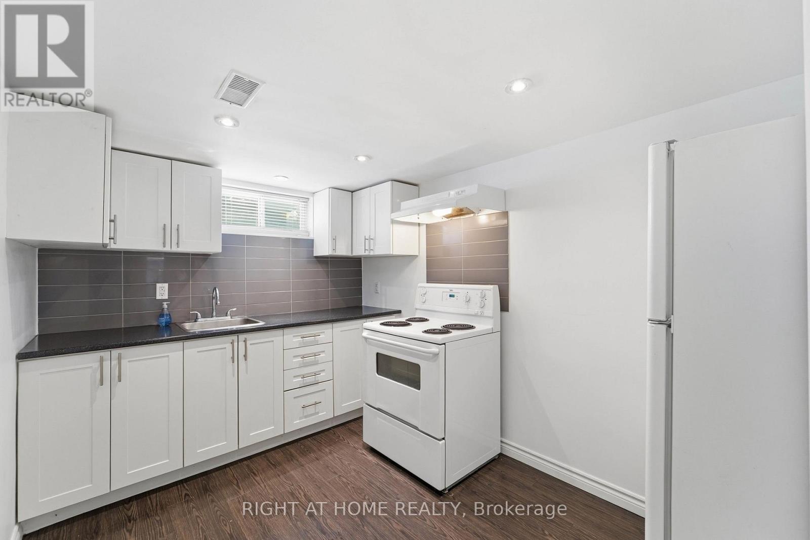 615 PHARMACY AVENUE - 31