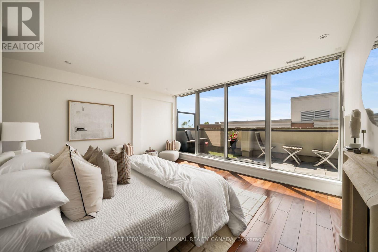 #501 1 RAINSFORD ROAD - 23