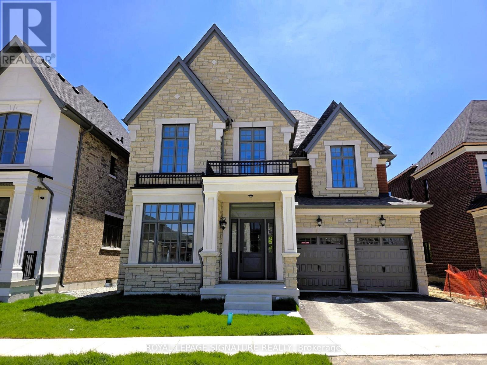 16 GIANVITO CRESCENT - 1