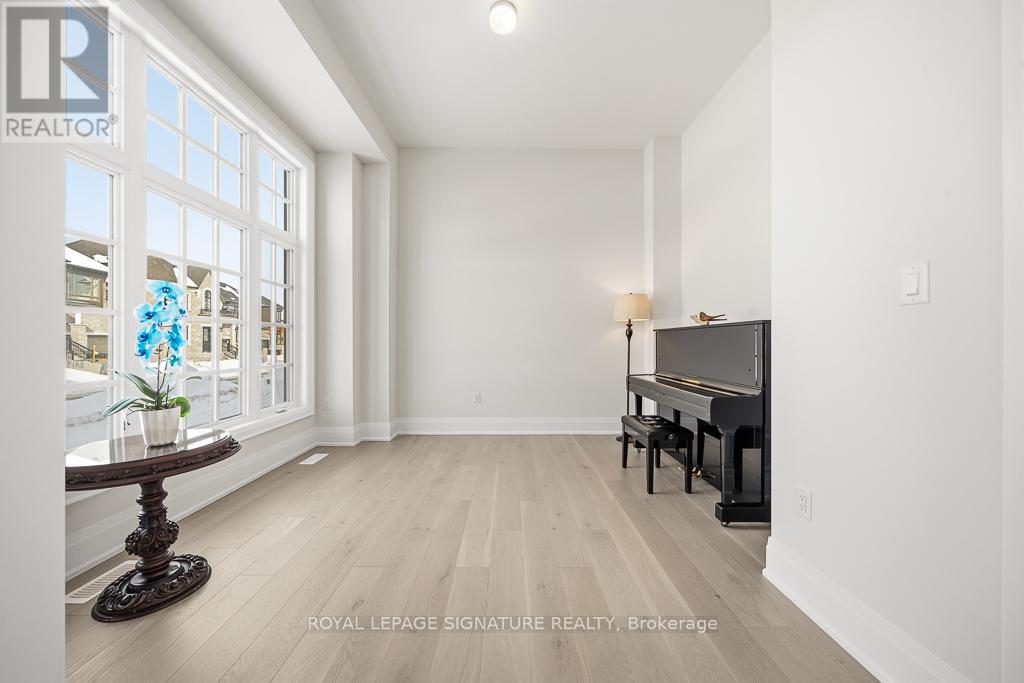 16 GIANVITO CRESCENT - 15