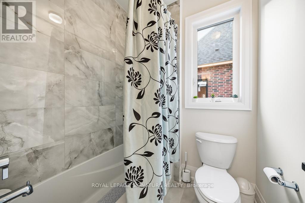 16 GIANVITO CRESCENT - 26