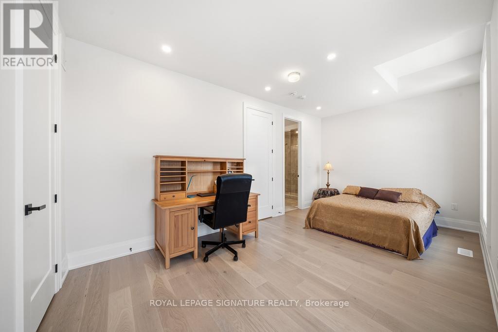 16 GIANVITO CRESCENT - 27