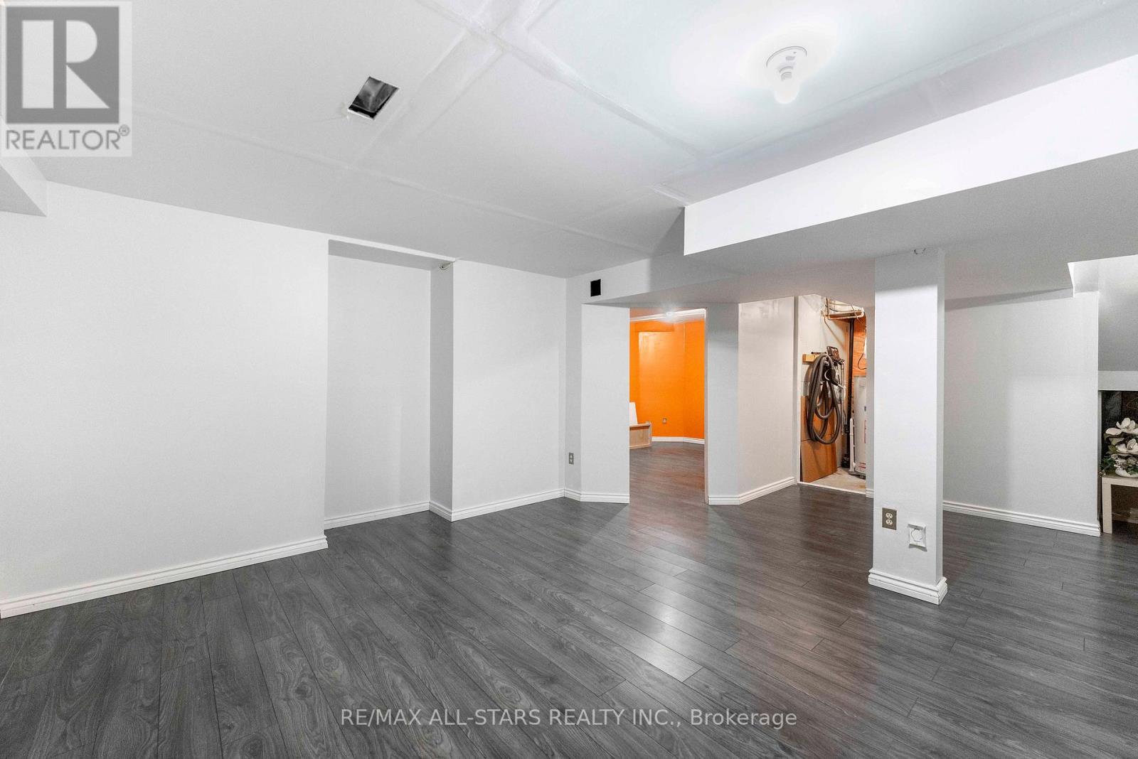18 REDDENHURST CRESCENT - 22