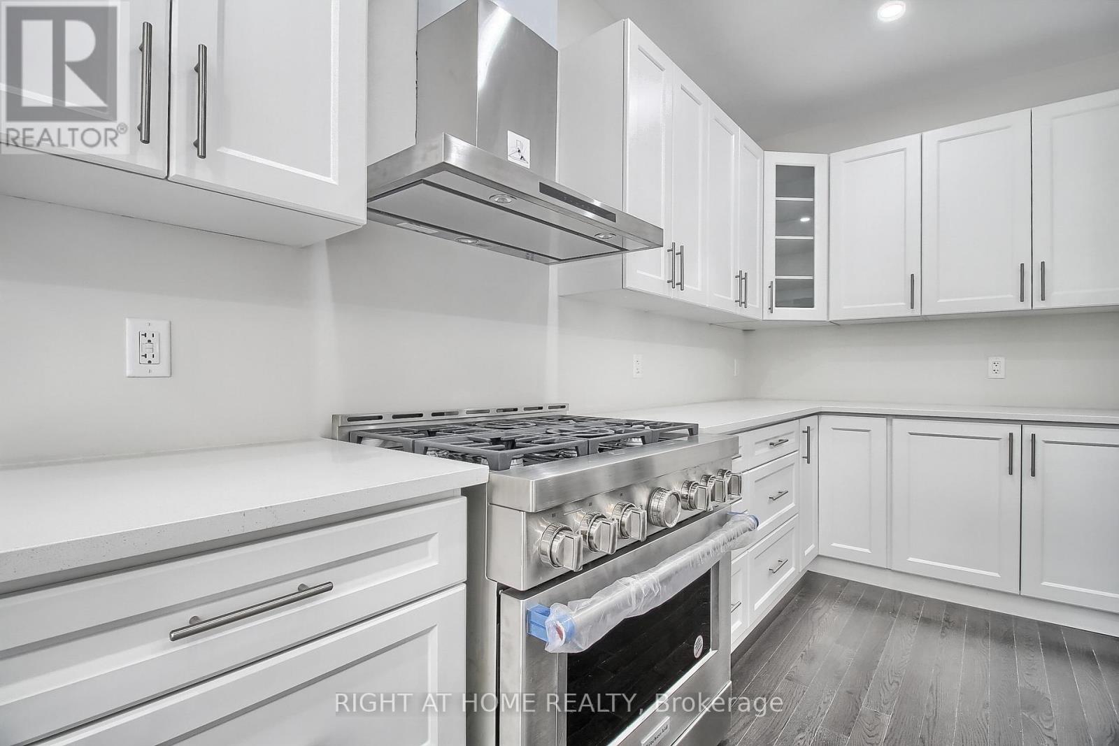 31 DOROTHY CAINE CRESCENT - 14