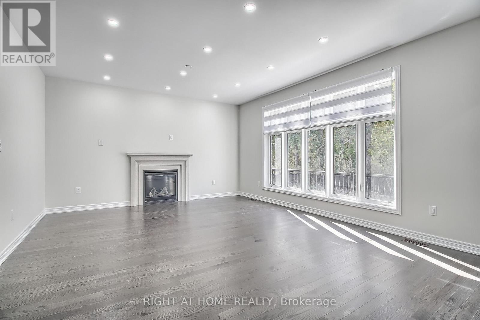 31 DOROTHY CAINE CRESCENT - 21