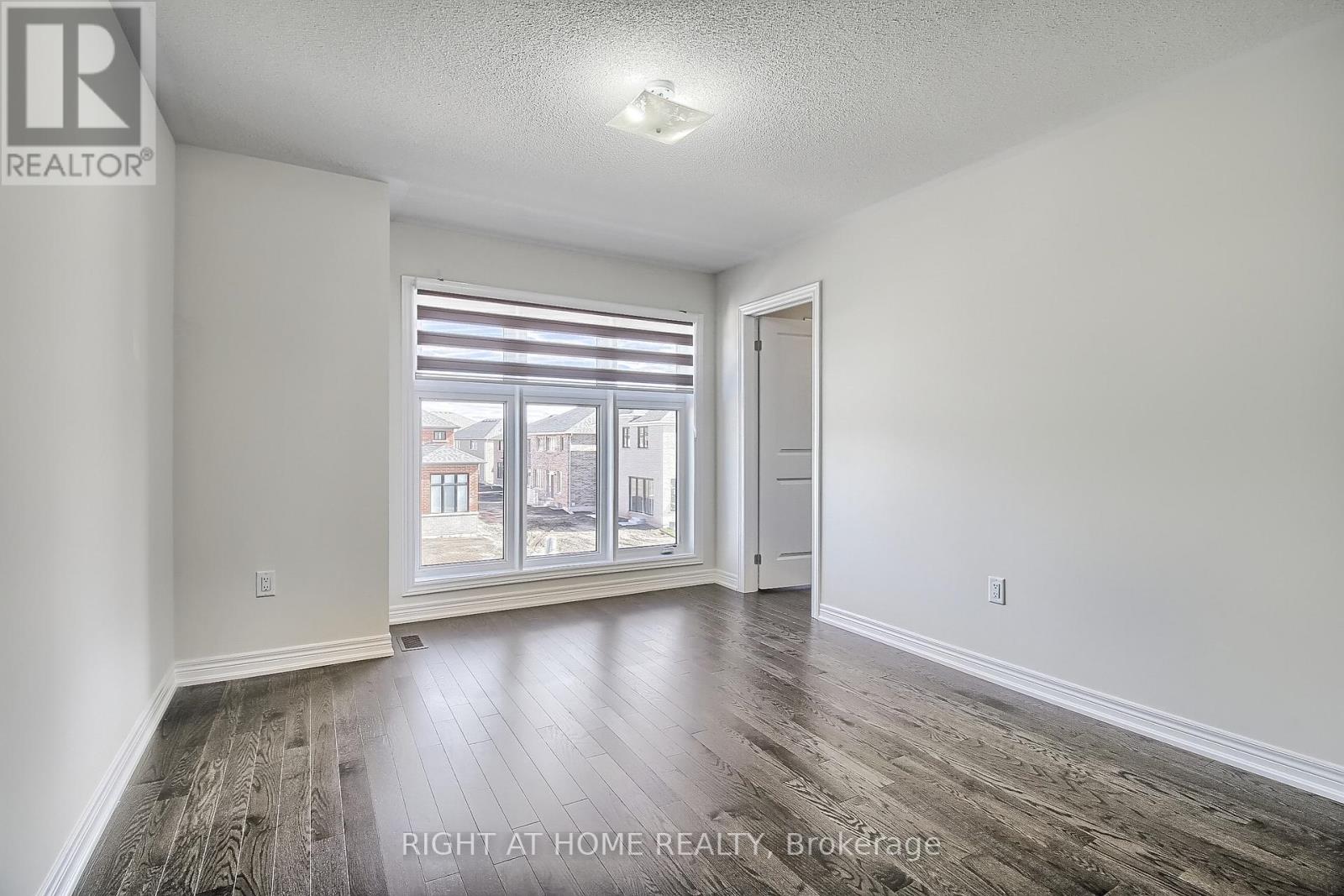 31 DOROTHY CAINE CRESCENT - 37