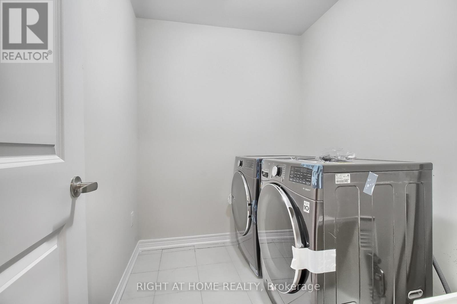 31 DOROTHY CAINE CRESCENT - 44