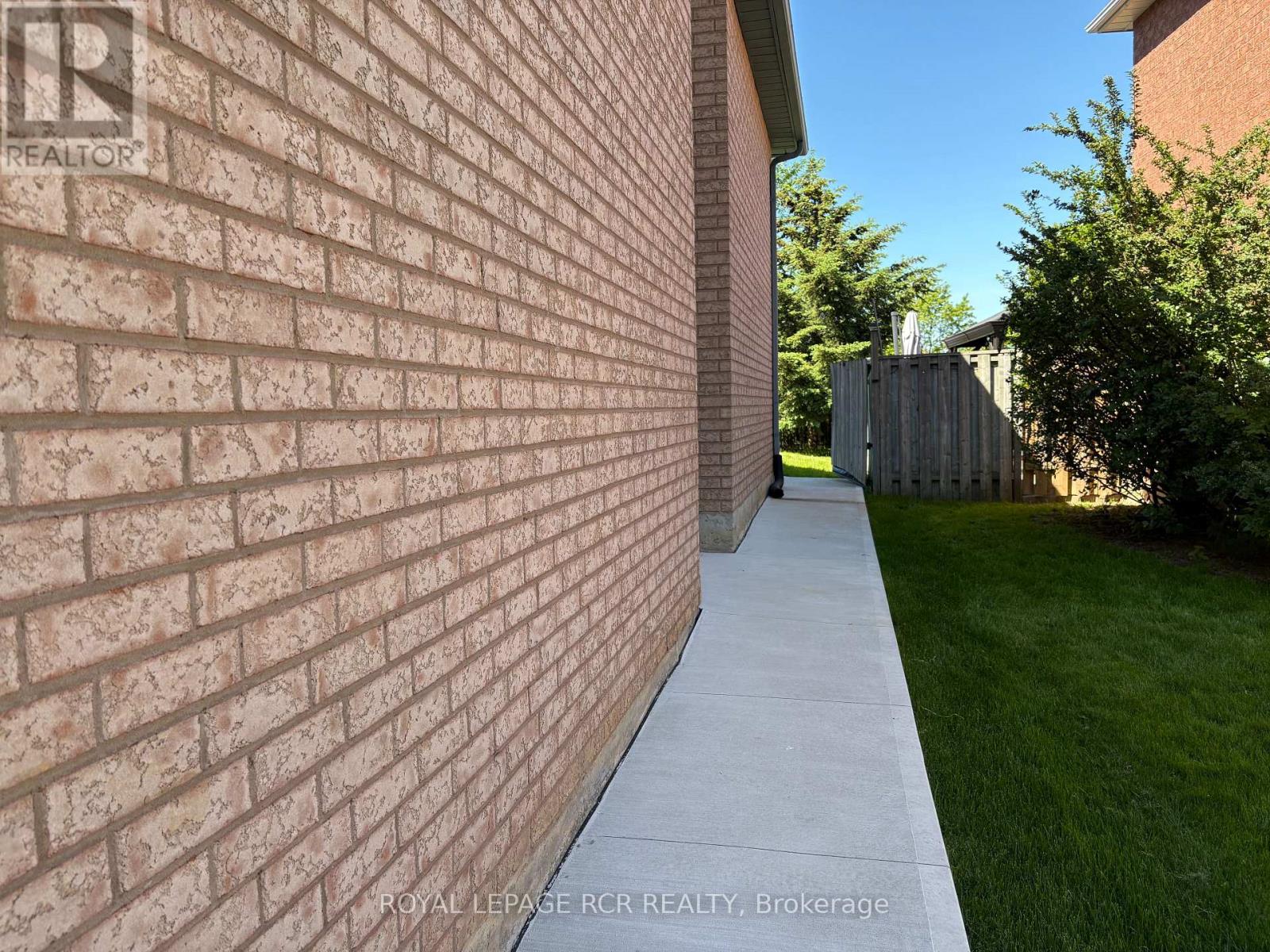 29 DEPEUTER CRESCENT - 38