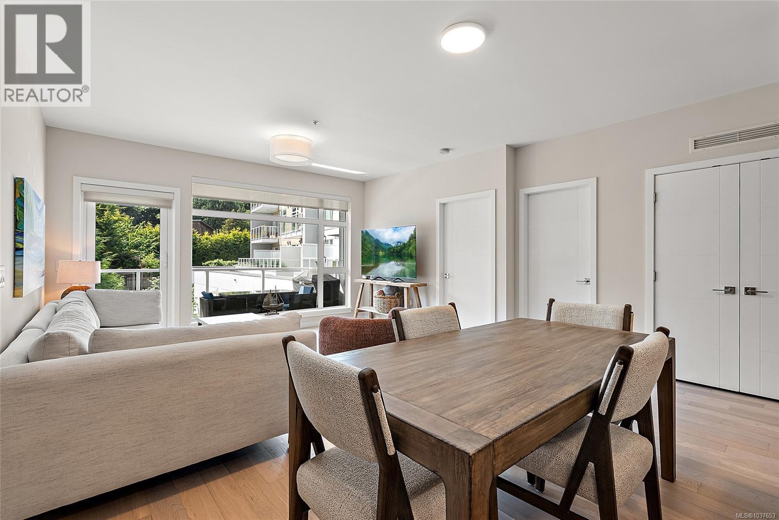 209 5120 Cordova Bay Road, Saanich