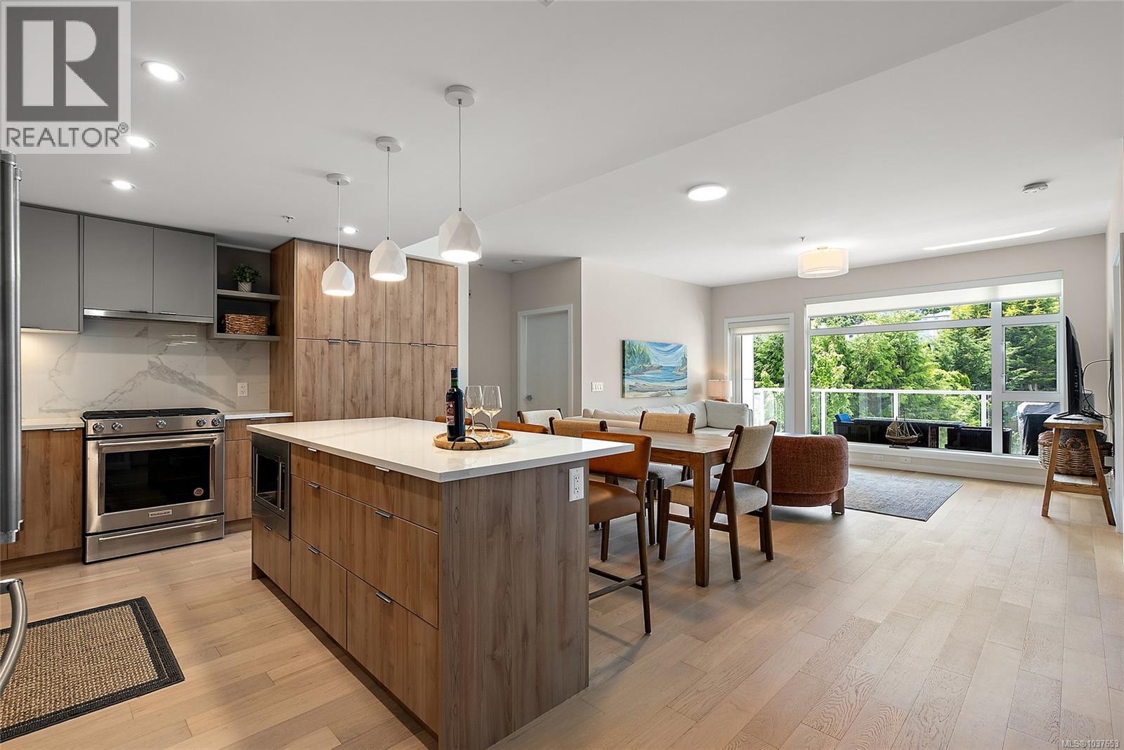 209 5120 Cordova Bay Road, Saanich