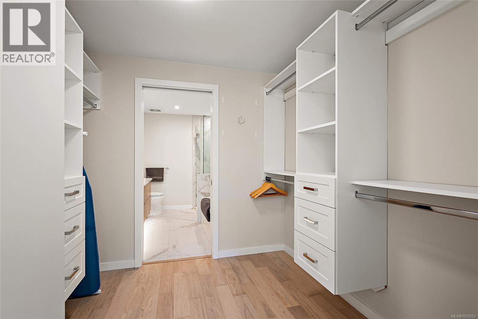 209 5120 Cordova Bay Road, Saanich