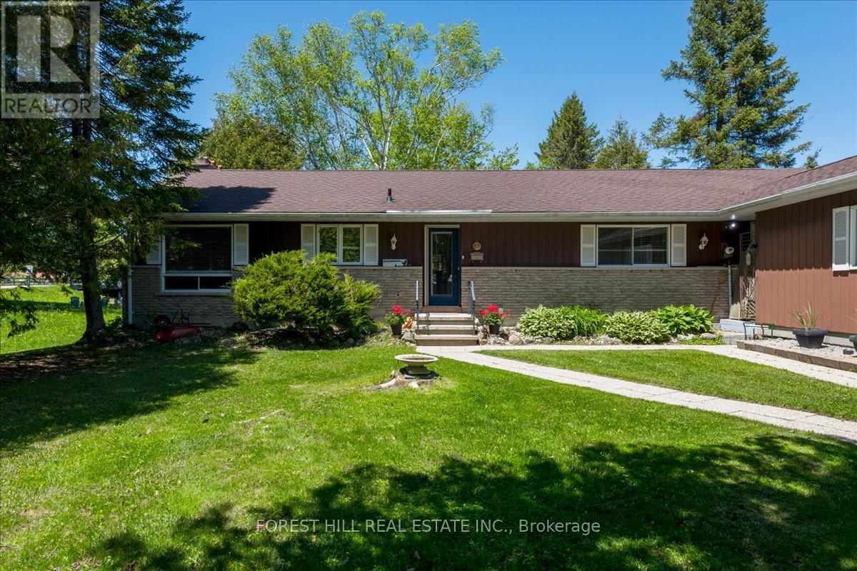 55 POPLAR CRESCENT - 2