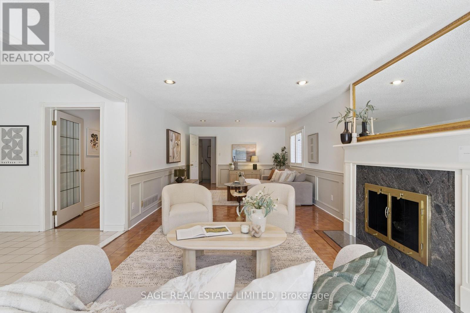 172 BURNHAMTHORPE ROAD - 17