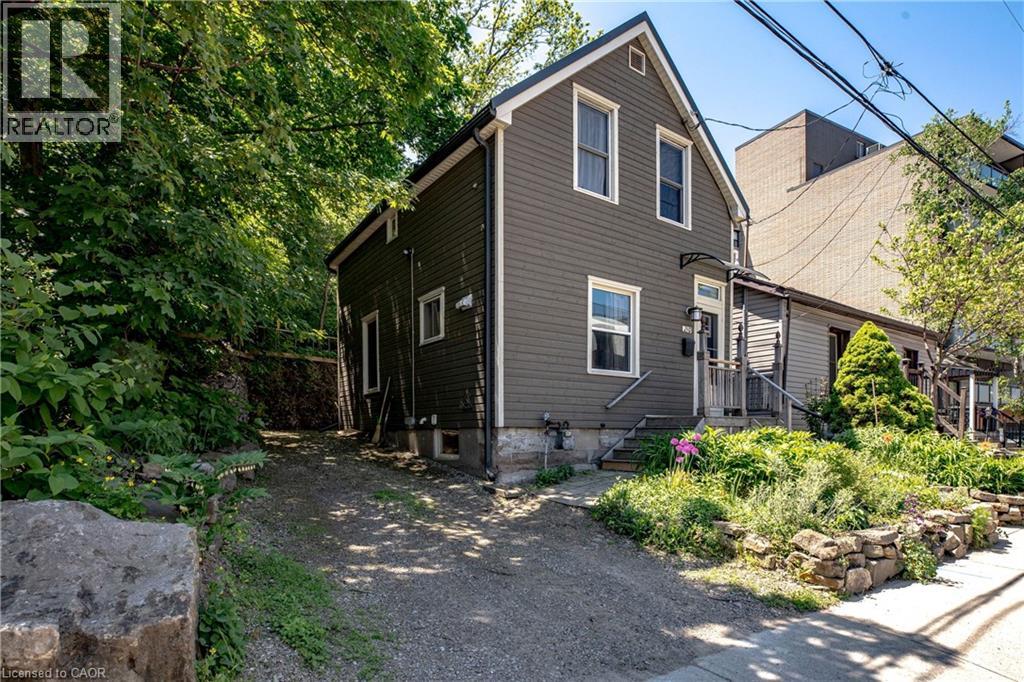 210 CHARLTON Avenue E - 3