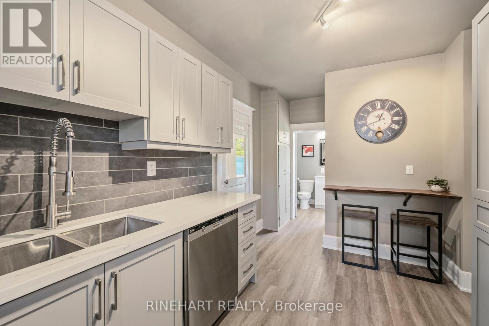 352 EDMONTON STREET - 11