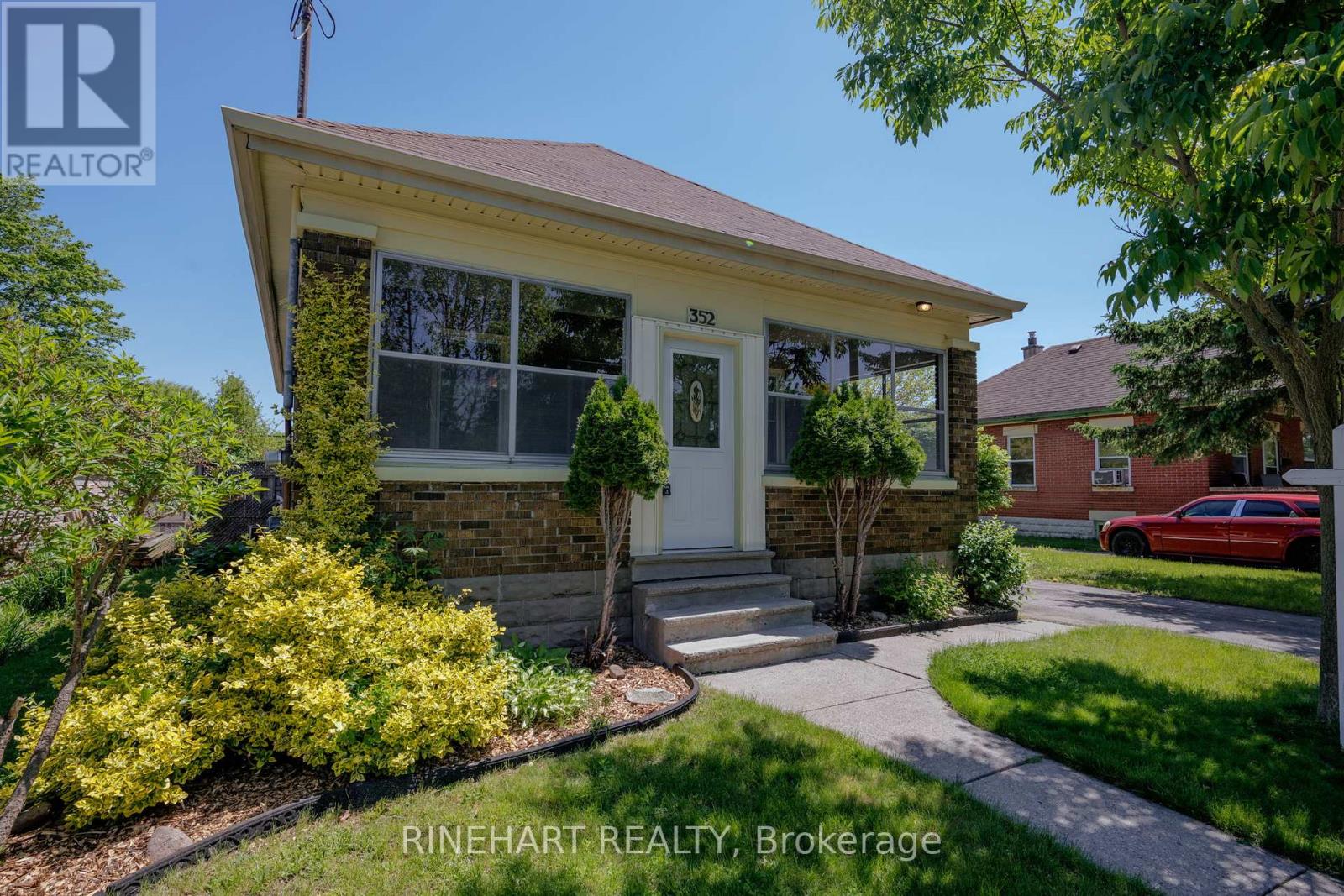 352 EDMONTON STREET - Image 2