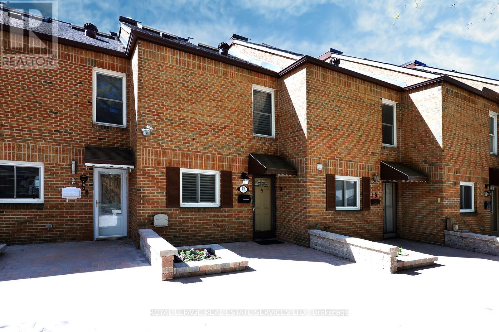 Listing photo of 18 - 442 PERTH AVENUE