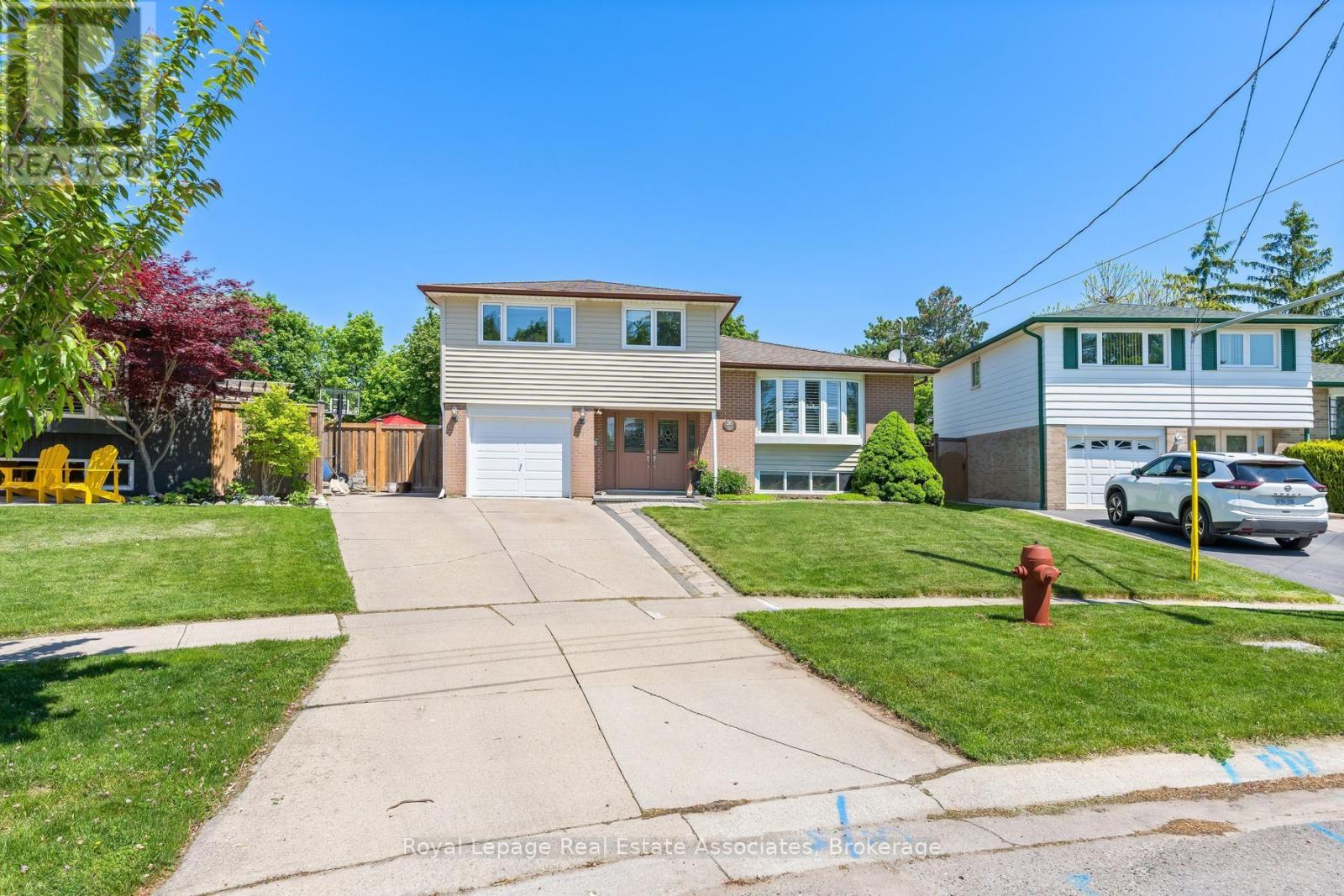 26 MARILYN CRESCENT - 1