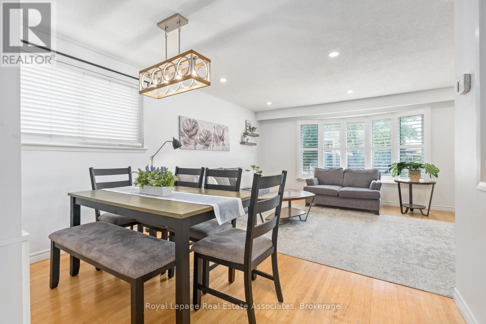 26 MARILYN CRESCENT - 11