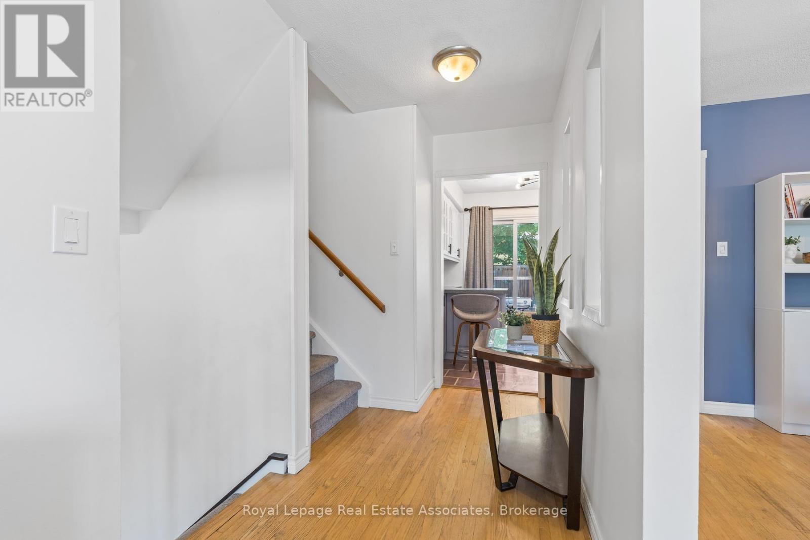 26 MARILYN CRESCENT - 16